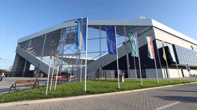 A Szeged-Csanád GA különleges jótékony akcióval tiszteleg a centenáriumi mérkőzés előtt, amely nemcsak a sport iránti elkötelezettségüket, hanem a közösség iránti felelősségvállalásukat is kifejezi.