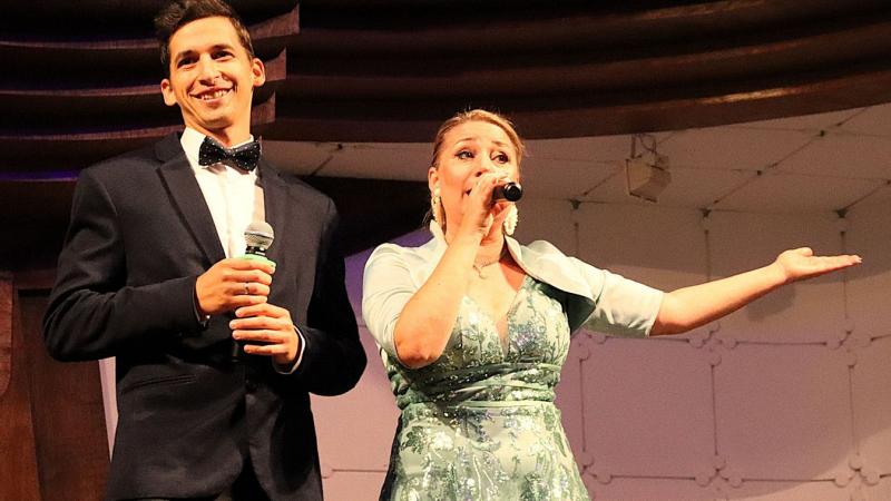 Különleges élményekkel gazdagodtak az idősek a zalaegerszegi világnapi rendezvényen, ahol fergeteges műsor szórakoztatta a résztvevőket. A program során változatos előadások és szórakoztató fellépések várták a közönséget, akik együtt ünnepelhették meg az 