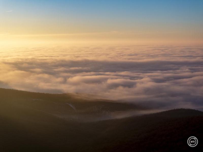 A jövő héten színes és változatos időjárásra számíthatunk, melyben a napsütés és a felhők folyamatosan váltogatják egymást, igazi őszi hangulatot teremtve.