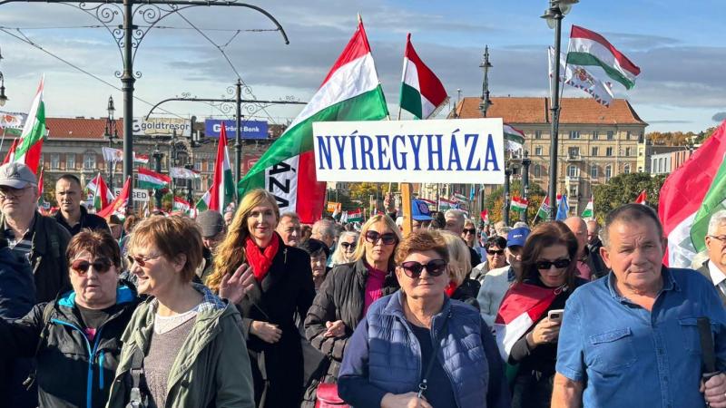 Békemenet: Dr. Szabó Tünde üzenete a világnak (fotókkal) 

A közelmúltban megrendezett békemenet során Dr. Szabó Tünde figyelemre méltó üzenetet fogalmazott meg a globális közönség számára. A rendezvény során készült fényképek lenyűgöző pillanatokat örökí