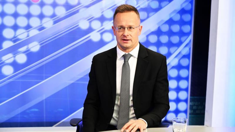 Szijjártó Péter kifejtette, hogy a szolnoki polgármester nyilatkozatai komoly mértékben rontották a város vonzerejét.