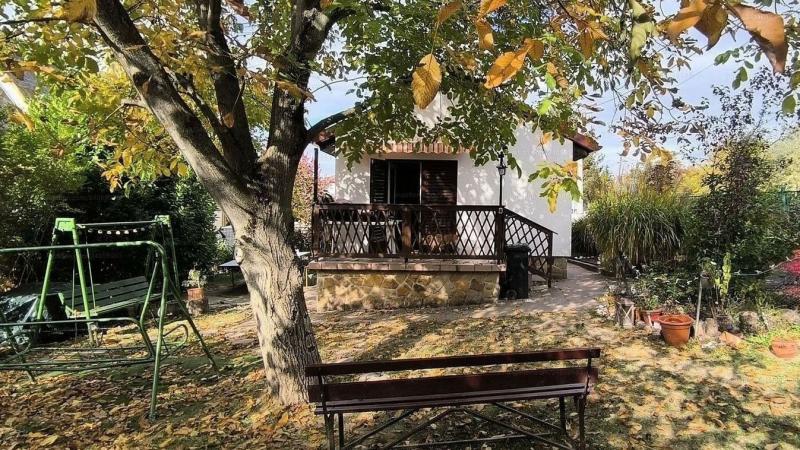 Fedezd fel a Balaton varázsát egy kedvező árú, bájos kis házikóban! Ezzel a különleges otthonnal egy kis darabot a tó csodáiból hozhatod haza. (+ galéria)