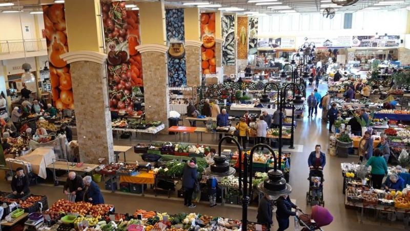 Kecskeméti piacon elindult a karácsonyi adománygyűjtés, ahol a közösség összefogásával segíthetünk rászoruló családoknak az ünnepi időszakban. Csatlakozzunk ehhez a szívhez szóló kezdeményezéshez, hogy együtt tegyük szebbé a karácsonyt azok számára, akikn