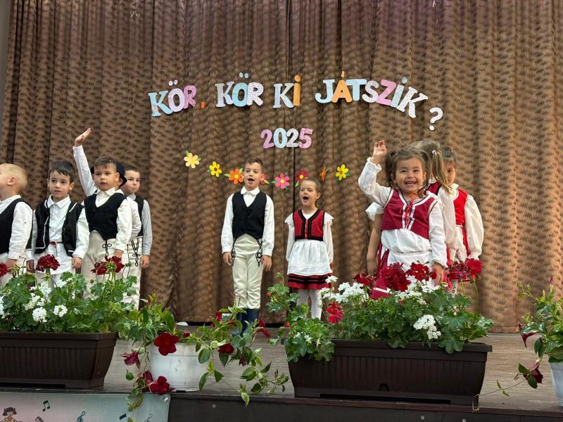 Kör, kör, ki lép be? - Idén is megrendezésre került a Fehér megyei magyar óvodások csodás találkozója.