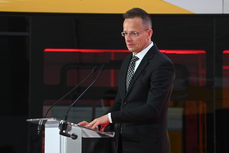 Szijjártó Péter felhívta a figyelmet arra, hogy Ukrajna utcáin kegyetlen embervadászat folyik, amelyet a sorozás indoklásával végeznek.