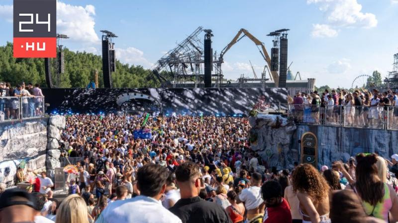 Sajnos tragikus esemény történt a Tomorrowlanden, ahol egy nő életét vesztette. A részletek még nem teljesen tisztázottak, de a hatóságok nyomozást indítottak az ügyben. A fesztivál közönsége sokkolva reagált a hírekre, és a tragédia beárnyékolta az esemé