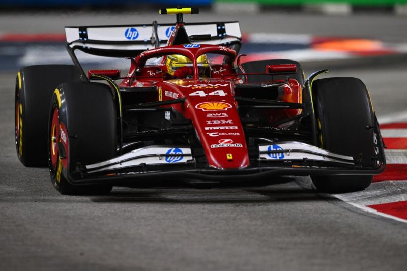 Hamiltont megbüntették a szingapúri verseny után.