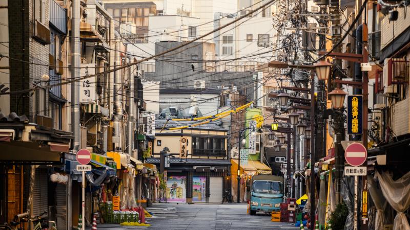 Az ázsiai gazdaság a recesszió határvonalán egyensúlyoz, ami komoly kihívásokat és lehetőségeket egyaránt magában hordoz. Az elmúlt évek globális eseményei, mint a pandémia és a geopolitikai feszültségek, jelentős hatással voltak a térség növekedésére. So