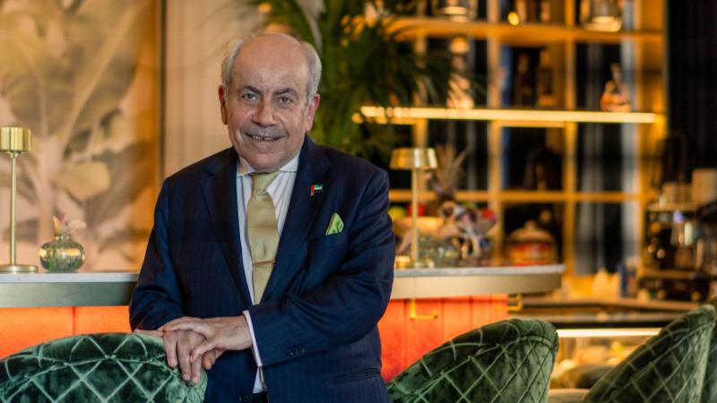 Budapest, az új luxusfőváros: dubaji elit szálloda nyitotta meg kapuit Magyarországon - Pénzcentrum

Budapest, a Duna gyönyörű kincse, mostantól nem csupán a kulturális örökségéről és történelmi múltjáról híres, hanem egy új dimenziót is kapott: a luxus v