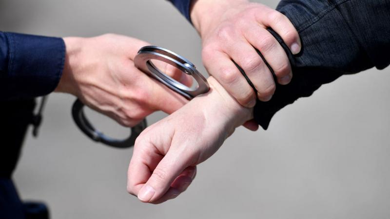 Nemi erőszak gyanúja miatt őrizetbe vettek egy NAV-os kiképzőt.