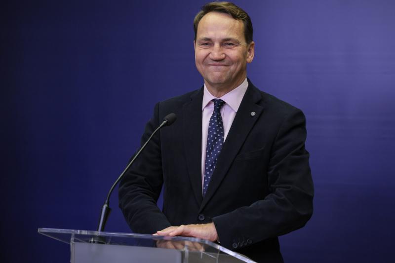 Lengyel külügyminiszter: Nem tudjuk biztosan, hogy Putyint nem tartóztatják le, ha a légterünkön keresztül Budapest felé repülne | szmo.hu