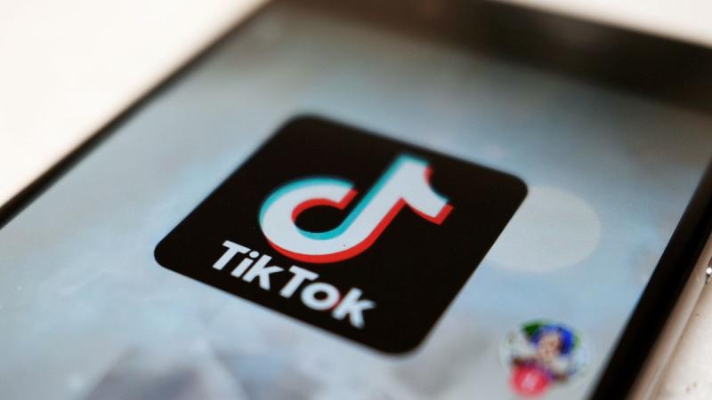 Kézművesség a TikTok világában: A kisvállalkozók új utakat találnak, hogy kreatív termékeiket népszerűsítsék és üzletüket fellendítsék a platform segítségével.