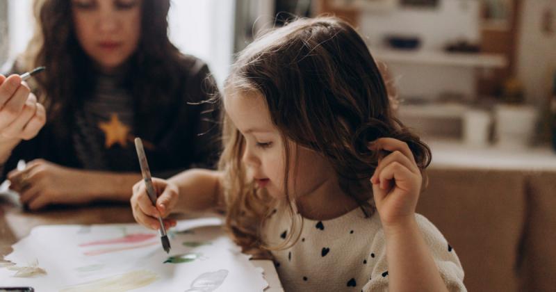 A gyerekek arca garantáltan tátva marad, amikor bemutatod nekik ezt a lenyűgöző trükköt: mindössze egy citromra és egy papírlapra lesz szükséged a varázslathoz!