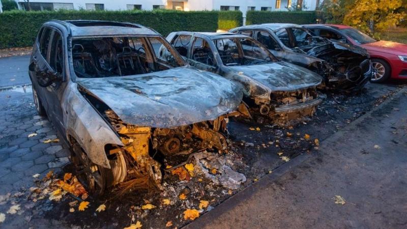 Szélsőbaloldali támadás Németországban: lángra lobbantották az AfD egyik prominens politikusának gépjárművét.