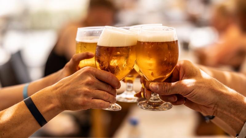 Ilyen mértékű áremelkedésre még nem volt példa: az elmúlt öt év során a sör ára 89%-kal nőtt. Felfedték, hol érezhető a legjobban a korsó árának emelkedése - Pénzcentrum.