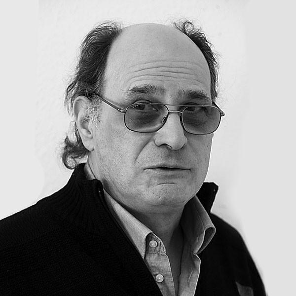 A fürdő egy olyan hely, ahol a test és lélek találkozik a nyugalommal. A meleg víz simogató ölelésével, a gőz és az aromák kombinációjával egy varázslatos világba léphetünk be. Itt elfelejthetjük a mindennapok rohanását, és átadhatjuk magunkat a relaxáció