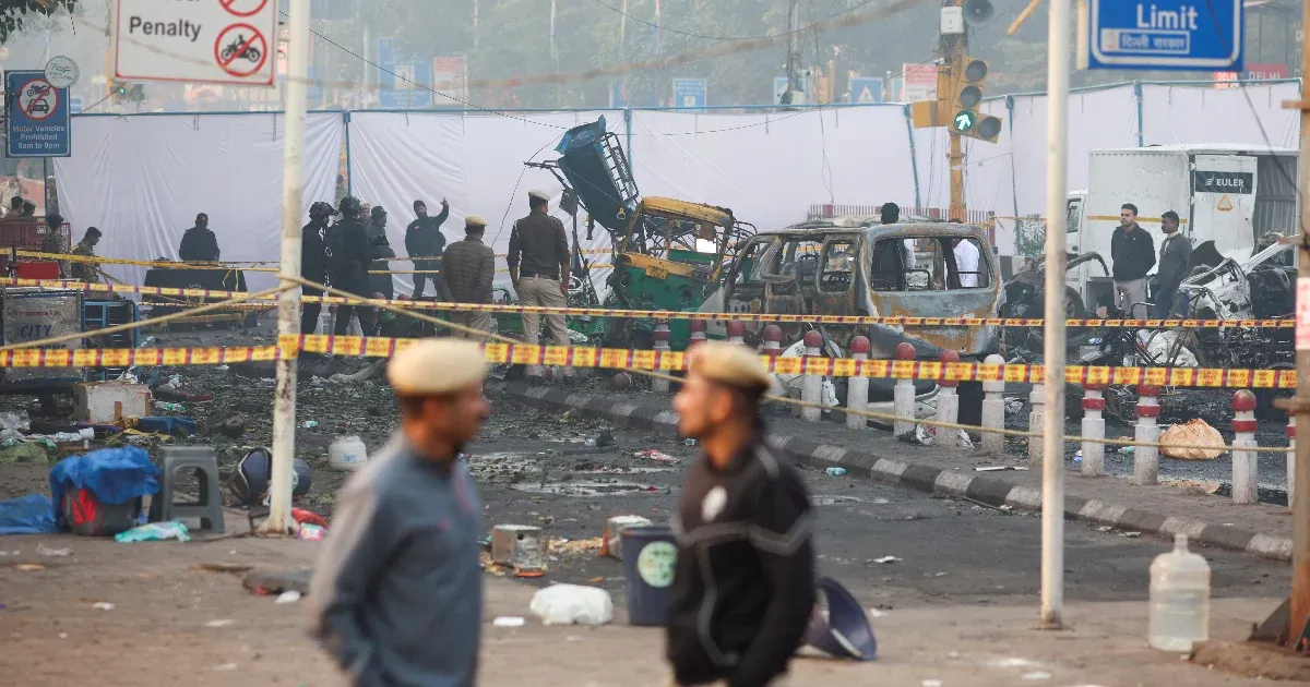 Egy férfit őrizetbe vettek az Újdelhiben végrehajtott autóbombás támadás kapcsán.